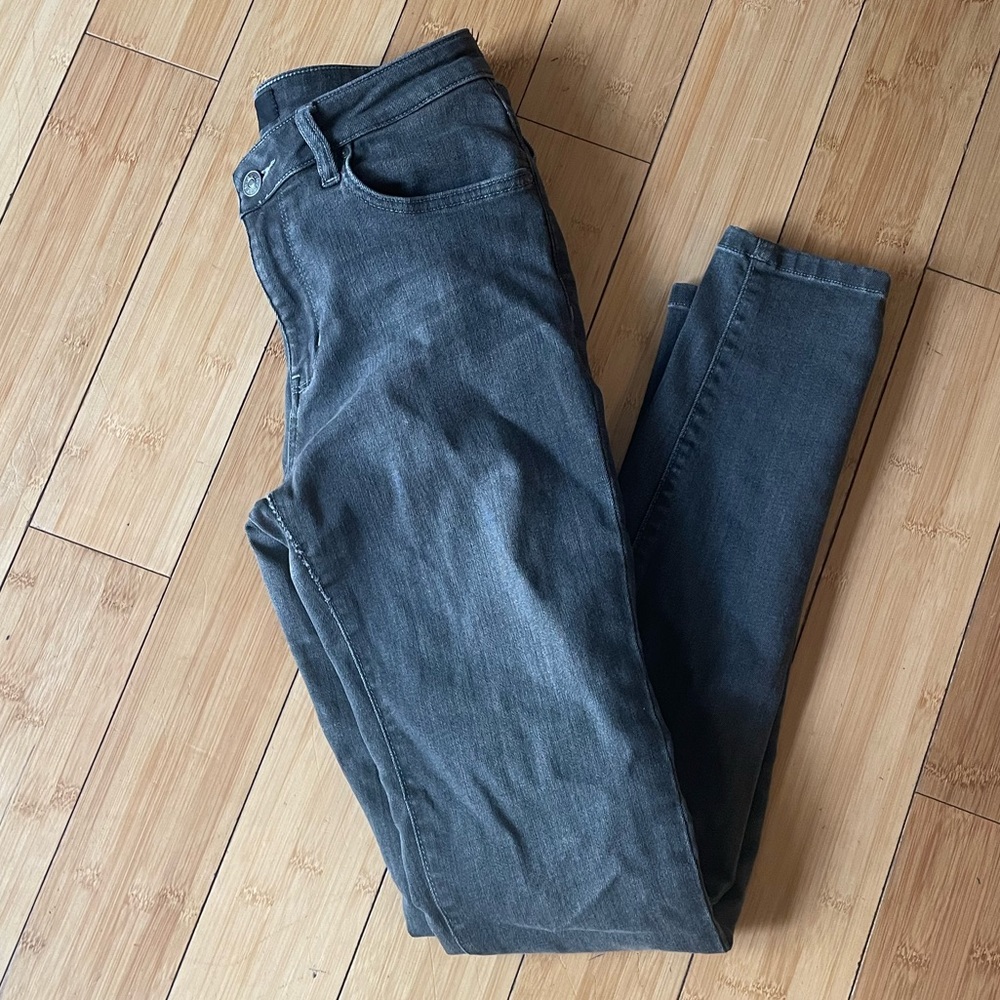 Gray dish skinny jeans